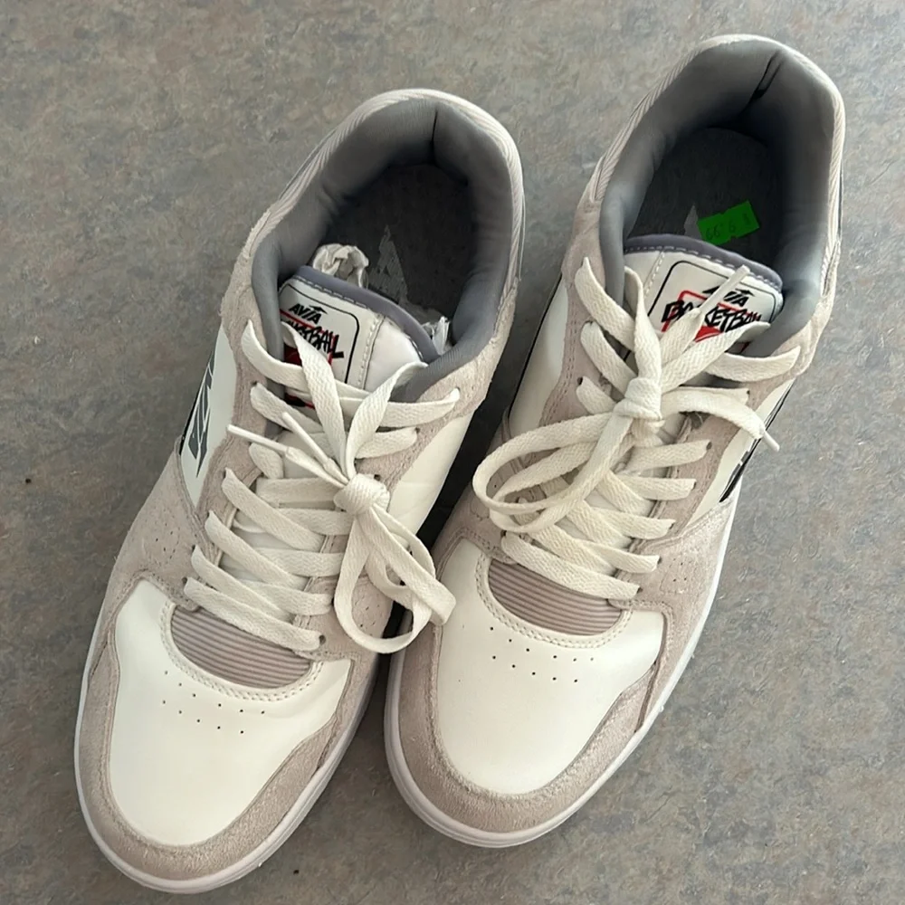 Men’s size 9.5 or woman’s size 11 Avia 715 basketball athletic shoes. - Picture 2 of 8